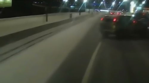 道路驚魂 機(jī)動(dòng)車(chē)側(cè)滑碰撞的瞬間與思考